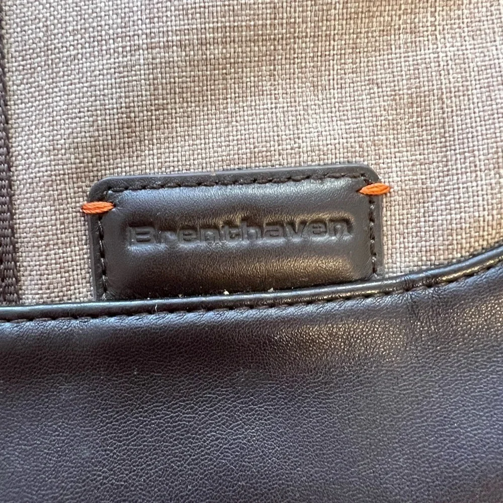 Brenthaven Collins Vertical Messenger Bag